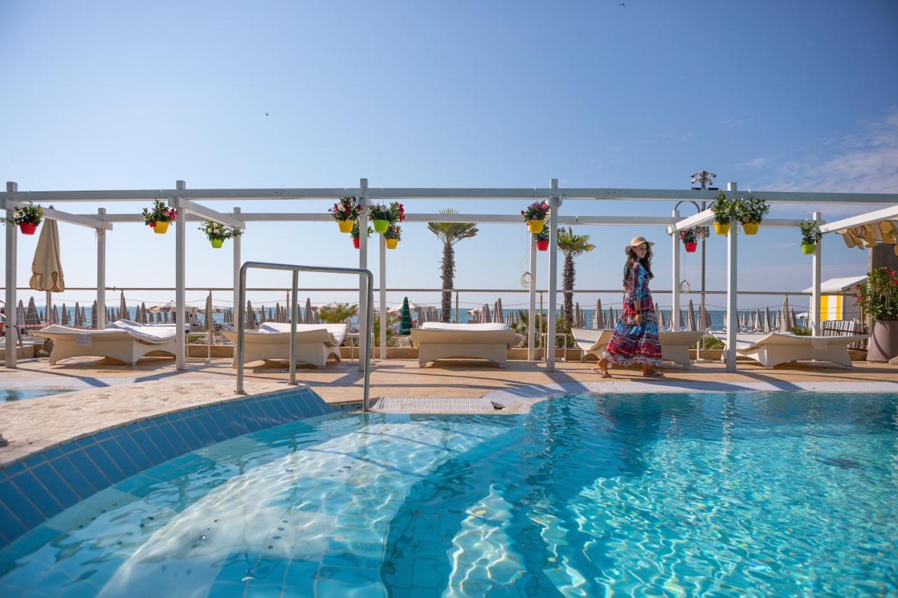 Hotel Nettuno Lido di Jesolo Exteriör bild