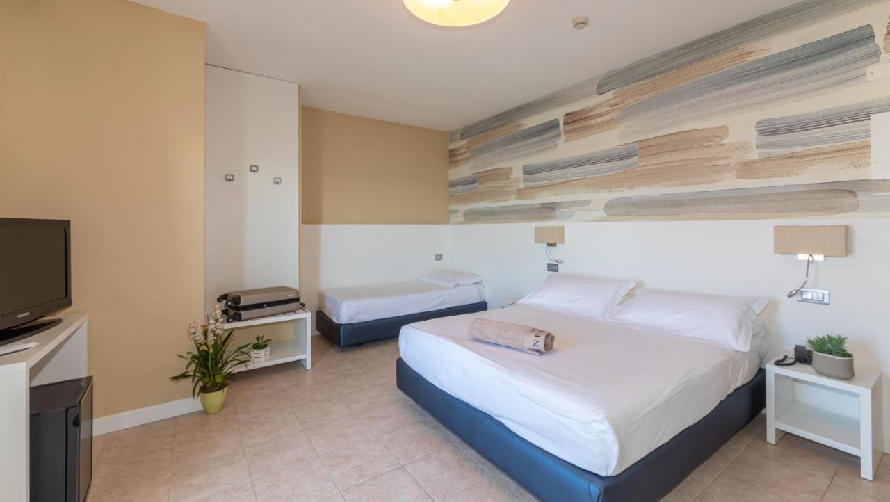 Hotel Nettuno Lido di Jesolo Exteriör bild
