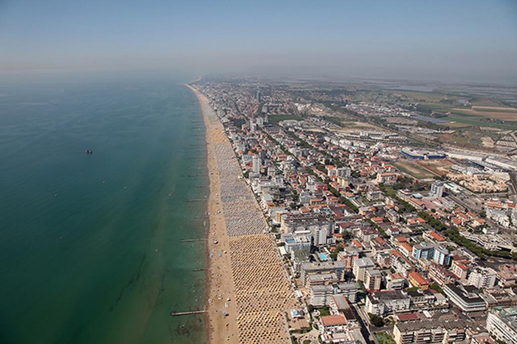 Hotel Nettuno Lido di Jesolo Exteriör bild